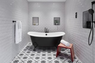 What's the Difference Between a Wet Room and a Traditional Bathroom?